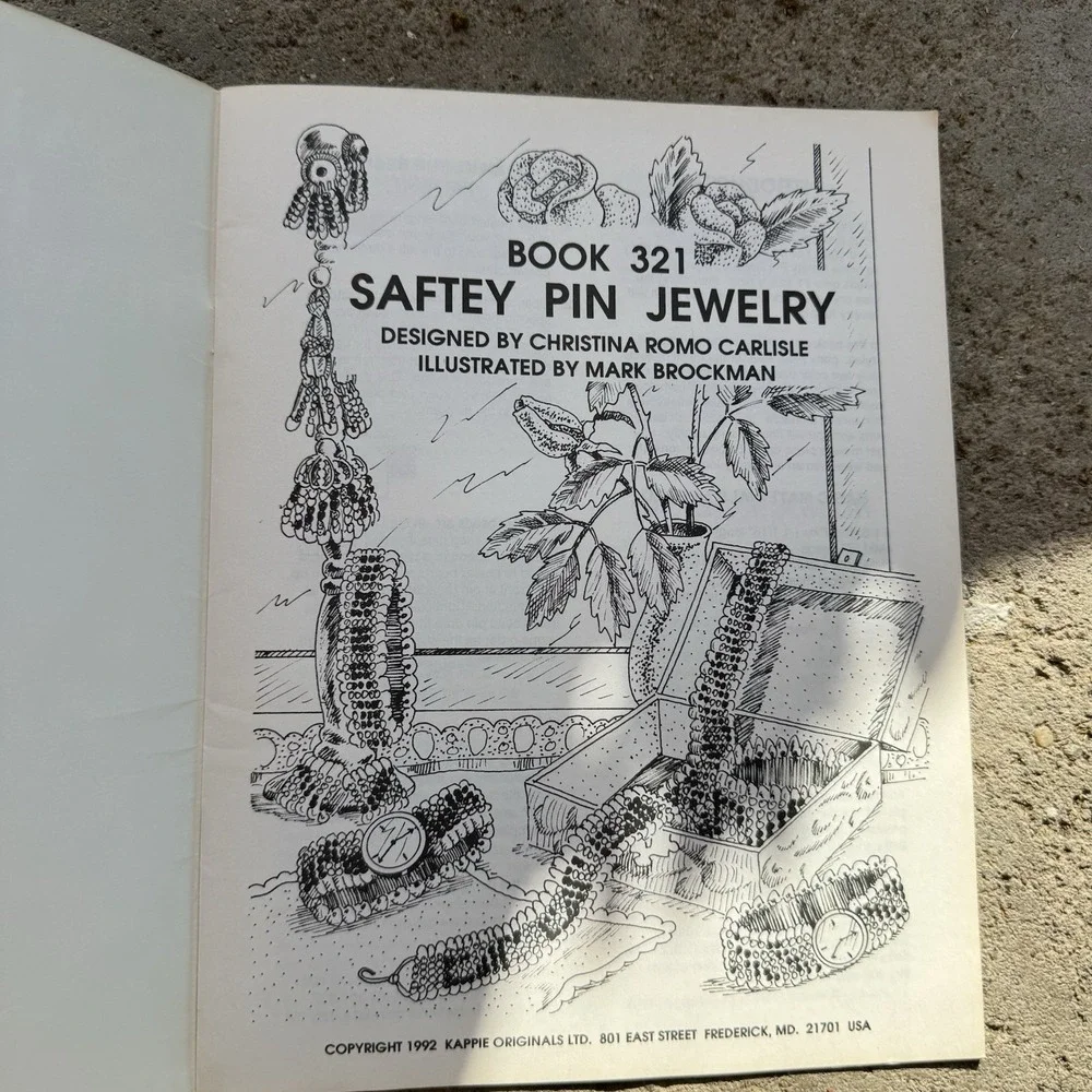 Vintage Safety Pins Jewelry Patterns Booklet‎ 1992